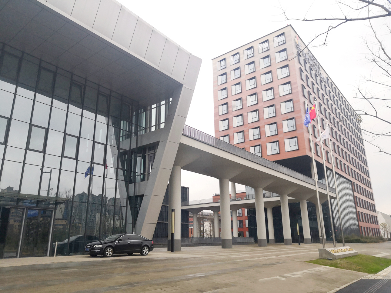 公司召开党员大会进行“不忘初心、牢记使命”主题教育动员部署暨七一表彰大会