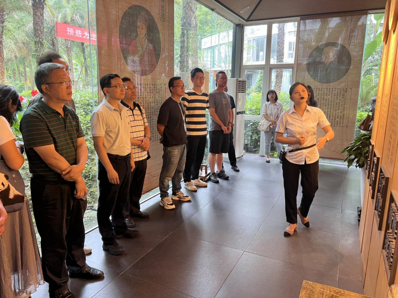 成都有机党员干部赴“花语廉心”廉洁文化 教育基地参观学习