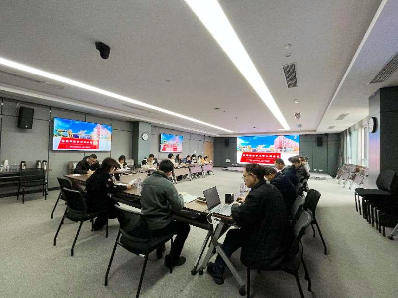 公司党委召开理论学习中心组（扩大）会议