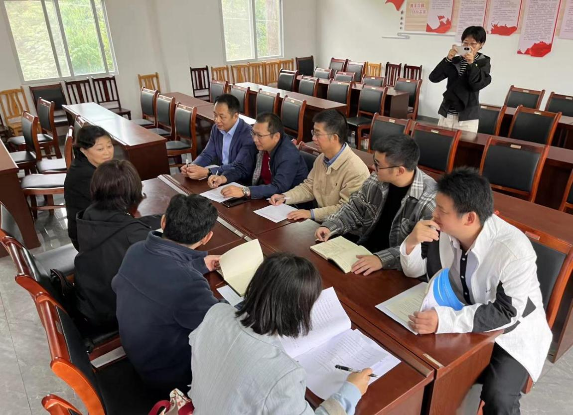 公司领导与驻村工作队谈心谈话 公司领导与驻村工作队谈心谈话